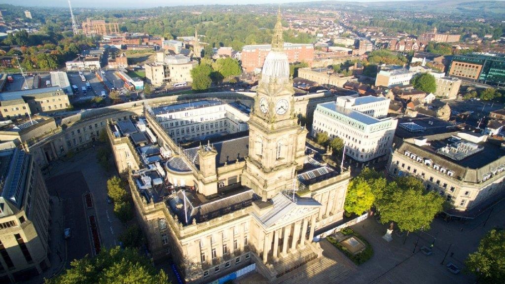 Aerial view of a town hall and surrounding buildings.